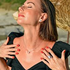 MODERN CLASSIC Necklace & Earrings Set in White Gold