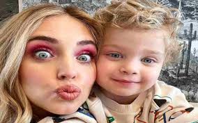 First son of rapper fedez and fashion designer chiara ferragni. Chi E Leone Lucia Ferragni Figlio Di Fedez E Chiara Ferragni