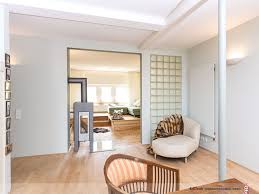 Wohnraum Und Essbereich Mit Angrenzender Kuche Wurden Durch Einen Wanddurchbruch Miteinander Verbunden Die Wandscheibe Au Wanddurchbruch Wohnung Glasbausteine