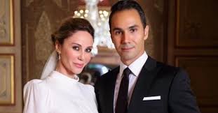 Demet şener ile cenk küpeli evlilik kararı aldı. Cenk Kupeli Kimdir Demet Sener Ile Bosanan Cenk Kupeli Kac Yasinda Nereli Meslegi Ne Takvim
