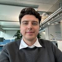 200+ perfiles de «Kubat»