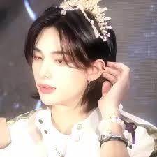 Best AI Chat Character Pawsy longbottom: Explore Profiles & User  comment|Polybuzz AI Chat