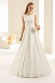 Der atlas selbst sieht elegant aus und erfordert fast keine zusätzliche dekoration. Firstlove Brautkleider Diana Saroni Dsaroni Profil Pinterest