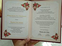 Namun penambahan ornamen bunga disisi kanan dan kiri membuat undangan walau formal tetap terlihat. Rekomendasi Tempat Cetak Buat Pemesanan Undangan Pernikahan Murah Di Jakarta Souvenir Pernikahan Unik Dan Murah
