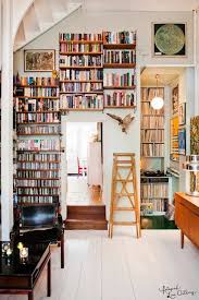 Ggr Gagner De La Place Avec Ces Etageres Murales Coin Lecture Et Musique Tres Bien Concu Bibliotheques Privees Maison Maisons Vintage