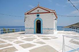 Βρίσκεται στα νότια της αττικής, χτισμένη στους βόρειους πρόποδες του όρους πάνειο σε υψόμετρο 190 μέτρων. Agios Pantelehmonas Keratea Topgamos Gr