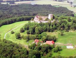 The giechburg is a partly reconstructed hilltop castle located within the town of scheßlitz in upper franconia, bavaria, germany. Giechburg Wikipedia