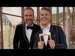 I årets tredje program av spårtsklubben er det morten hegseth som duellerer mot vegard harm i den latterligste duellen så langt i ikke lov å le. Gullruten Seier Det Storste Jeg Har Opplevd Youtube