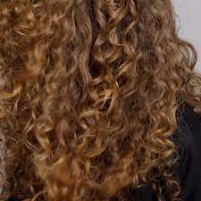 How To Leave In With Curly Hair Hairtutorial Haircut Hairinspo Leaveintreatment Howto In 2020 Curly Hair Styles Curly Hair Styles Naturally Curly Hair Tips