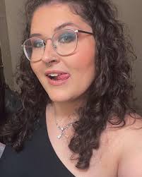 Abigail Snow's Instagram, Twitter & Facebook