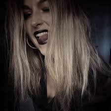 Lindsay Hurley's Instagram, Twitter & Facebook