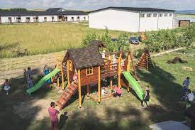 Hotel cu loc de joaca pentru copii. Muf Puf È™i Cavaleria Loc De JoacÄƒ LiberÄƒ È™i CÄƒlÄƒrie