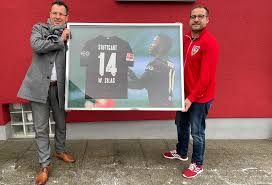 This item is tots silas wamangituka, a rm from dr congo, playing for vfb stuttgart in germany 1. Silas Wamangituka Schuhe 2 Bundesliga 19 20 Fupa Silas Wamangituka 21 From Dr Congo Vfb Stuttgart Since 2019 Right Winger Market Value Muhammadazzaini