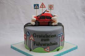 Fahren lernen schnell und intensiv: 8 Motivtorten Zum Thema Auto Motorrad Ideen Cars Kuchen Motivtorten Geburtstagsideen