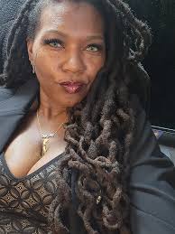 Yes, how are you doing, you doing have a beautiful an brite smile I like  very much an more 🌹