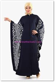Pecem Desenli Yarasa Ferace Lacivert 200 Tl Moda Stilleri Abaya Tarzi Sik Kiyafetler