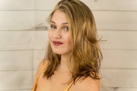 Stephanie Heath's Instagram, Twitter & Facebook