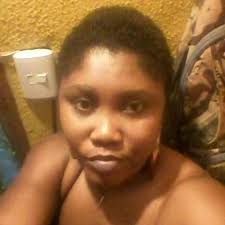 Yon manman, yon Madan Sara, yon machann manje,yon machann twal li eseye  tout sa kibon poul fè edikasyon 6 pitit li yo, li pa janm bouke,kòl mèt pa  bon fòk li al