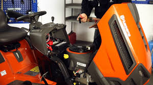 Nom et type de moteur powerbuilt avs21r707. Comment Entretenir Le Tracteur Tondeuse Husqvarna Youtube