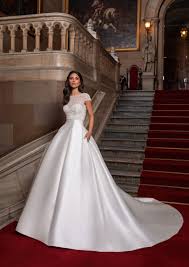 Daher ist ein hochzeitskleid ein integrales und symbolischstes element. Pronovias Cruise Collection 2021 Der Exklusive Erste Blick