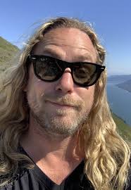 Swiss Army Man (2016)