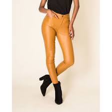 A la recherche du pantalon qui sublimera votre silhouette ? Grossiste De Pantalon Slim En Taille Haute A Effet Enduit Moutarde A Prix Casse Ref Dv S383 6