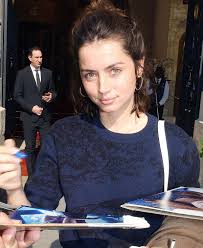 Ana de armas joins ryan gosling and chris evans for the gray man. Alles Uber Ana De Armas Das Neue Bond Girl
