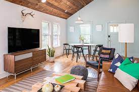 Life & style on a bud's board midcentury modern remodel, followed by 700 people on pinterest. Hip Midcentury Modern Bachelor Pad Hgtv Faces Of Design 2018 Hgtv