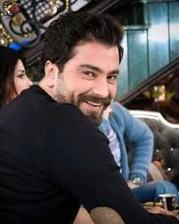 ضحكتو ولووو 💙 #شال