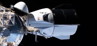 Spacex's robotic dragon xl, a cylindrical, supersized version of its workhorse dragon spacecraft, will handle shipments to the gateway space platform as the first commercial provider to receive a. Spacex Dragon Spacecraft To Have A Continual Presence In Space Starting This Year