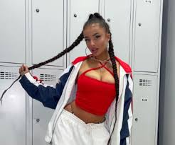 Fagata znowu jest na językach internautów. Celebrytka opublikowała kolejne  zdjęcie, które oburzyło internautów. - Super Express - wiadomości,  polityka, sport