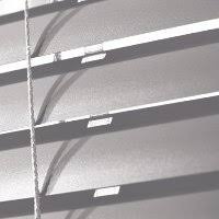 So kann eine alujalousie schlicht, glänzend oder sogar aufregend gemustert sein. Jalousie Zum Besten Preis 16mm 25mm 50mm Jalousien Livoneo