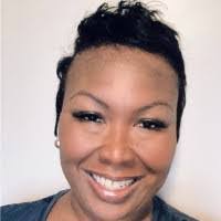 Robyn Lowe's Instagram, Twitter & Facebook