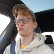 Everett Guy Luna (@luna_ev04)