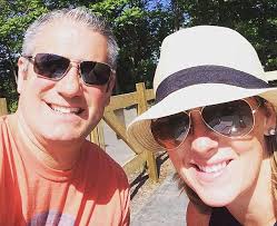 Wheelchair-bound groom and his bride amaze wedding guests with first dance 