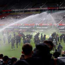 Check spelling or type a new query. Man United Liverpool Match Postponed After Fans Storm Pitch Reuters