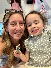 Laurie Clawson's Instagram, Twitter & Facebook