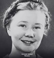 Disabled eagle becomes father to orphaned eaglet