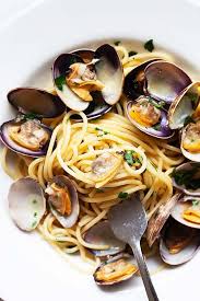Spaghetti Alle Vongole Recipe With Manila Clams And Spaghetti Pasta In 2020 Easy Homemade Pasta Spaghetti Alle Vongole Homemade Pasta