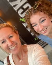 Lindsay Wilkes's Instagram, Twitter & Facebook