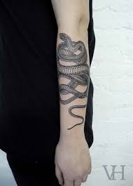 Tatouage serpent sur l'avant bras – Inkage