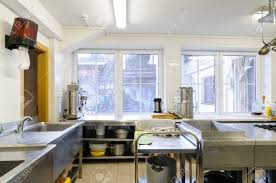 Restaurante de cocina tradicional, con una cocina casera, de mercado necesita incorporar un/a cocinero. Cocina Real En Un Pequeno Hotel O Restaurante Fotos Retratos Imagenes Y Fotografia De Archivo Libres De Derecho Image 16756567