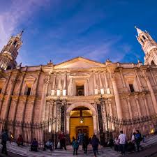 Com uma centena de homens, o capitão carbajal fundou a villa hermosa de arequipa em 15 de agosto de 1540. Stream 15 De Agosto Arequipa By Dj La Bruja Listen Online For Free On Soundcloud
