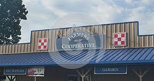 Farming Supplies Pet Supplies Garden Products And Other Items Are Available For Sale In This Agriculture Retail Shop Located In Sallisaw Okl Farmer