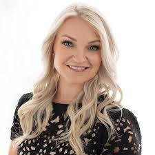 Ellen Beattie's Instagram, Twitter & Facebook