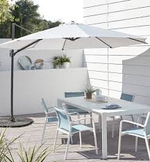 La Solution Ideale Pour Profiter Des Apres Midi D Ete Tout Restant A L Abri Du Soleil Ce Parasol Deporte Tro Meubles De Jardin En Bois Parasol Parasol Deporte
