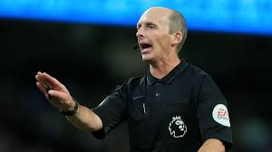 La rédaction tf1, à travers le jt du weekend continue de vous informer et ainsi met en exergue l'actualité régionale, nationale et internationale. Premier League L Arbitre Mike Dean Menace De Mort N Arbitrera Pas Ce Week End Eurosport
