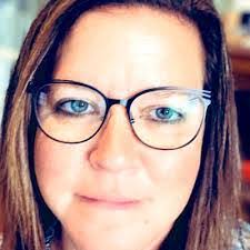 Deidre Lay's Instagram, Twitter & Facebook