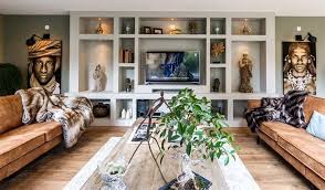 Avant Apres Deco Exotique Pour Cette Maison Renovee Salon Chambre Et Cour Interieure Avec Images Salon Maison Decoration Exotique Maison