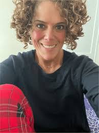 Sandy Valentine's Instagram, Twitter & Facebook